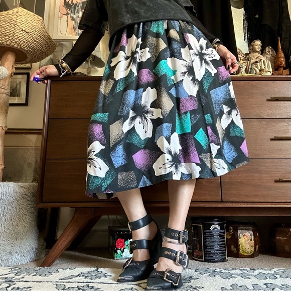 vintage 90s jessica scott dark floral abstract midi skirt / size 12 - Picture 2 of 4